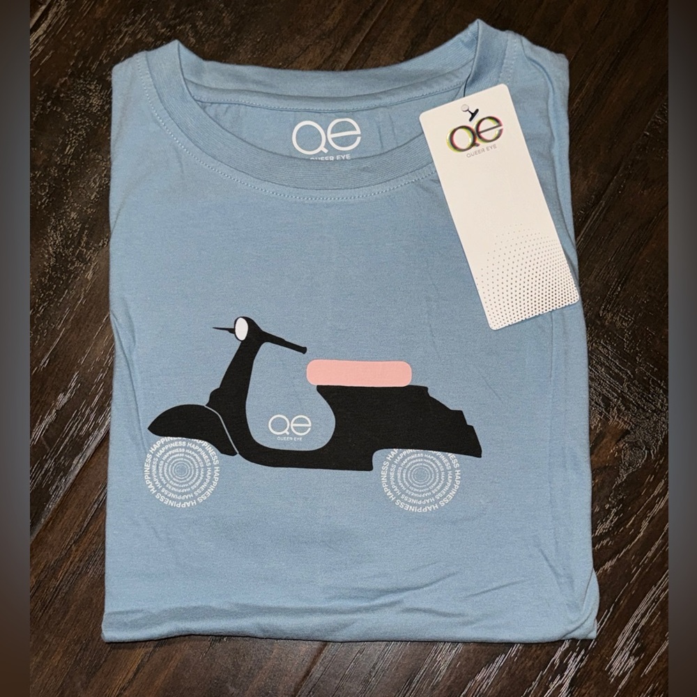 🏳️‍🌈 NWT! QE Unisex Moped Tshirt